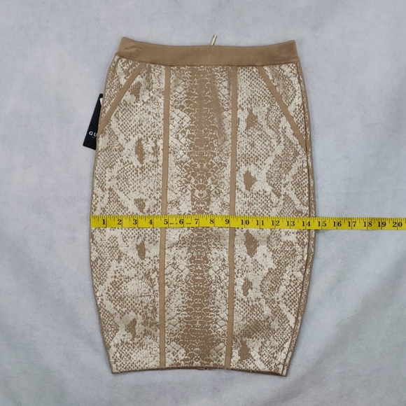 NWT GUESS Size Small Snake Foiled Body-Con Skirt - Picture 6 of 8